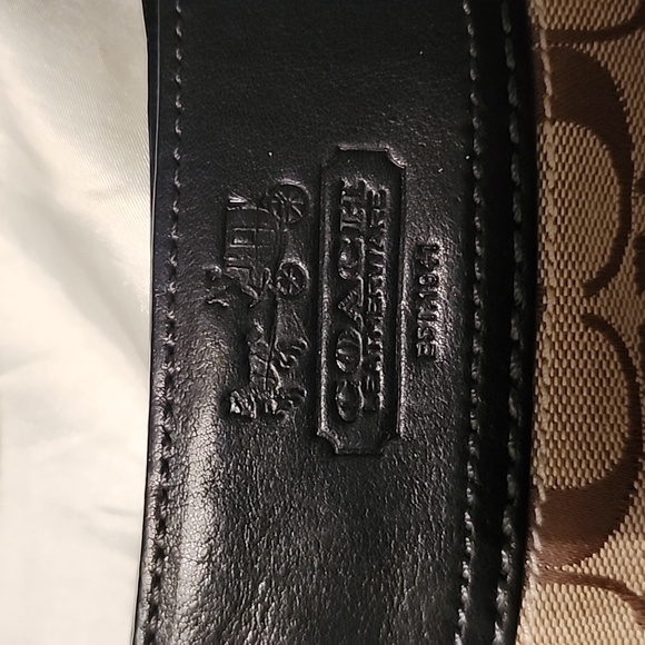 Pre-loved Large Coach Saddle Bag purse w/ Dustbag - Picture 4 of 11